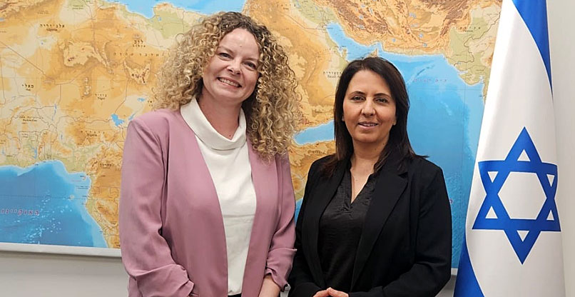 מימין: שרת החדשנות, המדע והטכנולוגיה, גילה גמליאל, המשמשת כיו"רית קרן גרמניה-ישראל למחקר ופיתוח מדעי, והמנכ"לית החדשה של הקרן, ורנה שיפרמן.