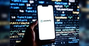 האם הוא יחליף את ג'מיני במכשירי סמסונג ומוטורולה? Erplexity AI.