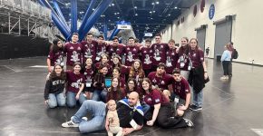 גאים. נבחרת הרובוטיקה Makers Assemble 5951 מתיכון תיכונט.