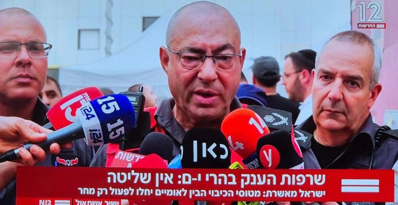 ראש חטיבת התקשוב בנציבות כבאות והצלה לישראל, תת-טפסר ניר צנטנר (מימין), ומפקד מחוז ירושלים, טפסר שמוליק פרידמן.