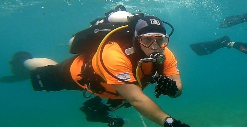 דרור גילת בפעילות האהובה עליו – הצלילה.