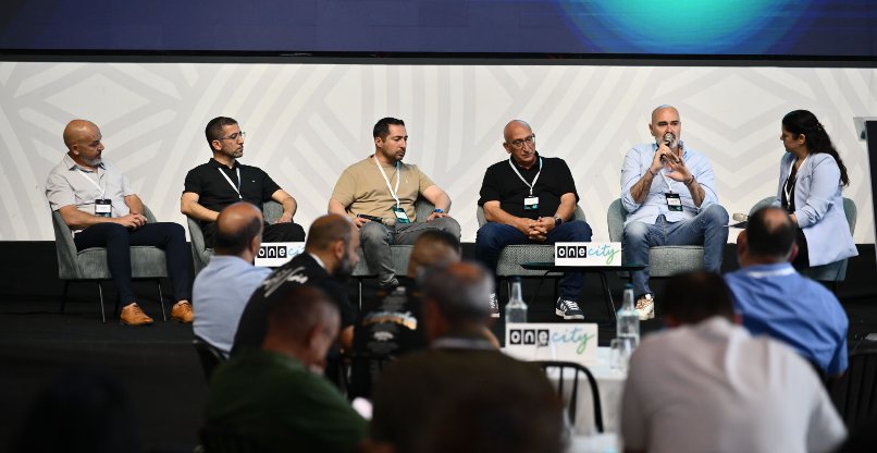 משתתפי פאנל המומחים: שרון קינן, סמנכ"לית שיווק ONE City; שרון עזרא, מנכ"ל ONE City; ציון ממן, מנמר בית שמש; עופר חליפה, מנמ"ר קרית אונו; יצחק איבגי, מנמ"ר צפת; רון ברזני, סמנכ"ל מערכות מידע, משכ"ל.