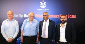 בכנס Scale Up Nation של נמל אשדוד. מימין לשמאל: רועי אברהמי, ניסן לוי, ד"ר יוסי ורדי ושאול שניידר.