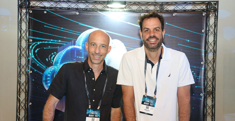 מימין: אמיר גרשון, ראש מחלקת המכירות ב-MedOne; ועידן אלבז, מנהל מכירות ענן בחברה.
