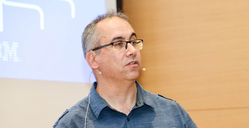 רוברט ברון, ארכיטקט פלטפורמות במשרד המנמ''ר העולמי של יבמ.