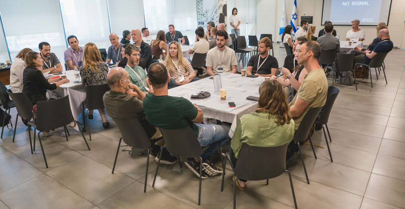 חיבור בין יזמים למשקיעים.