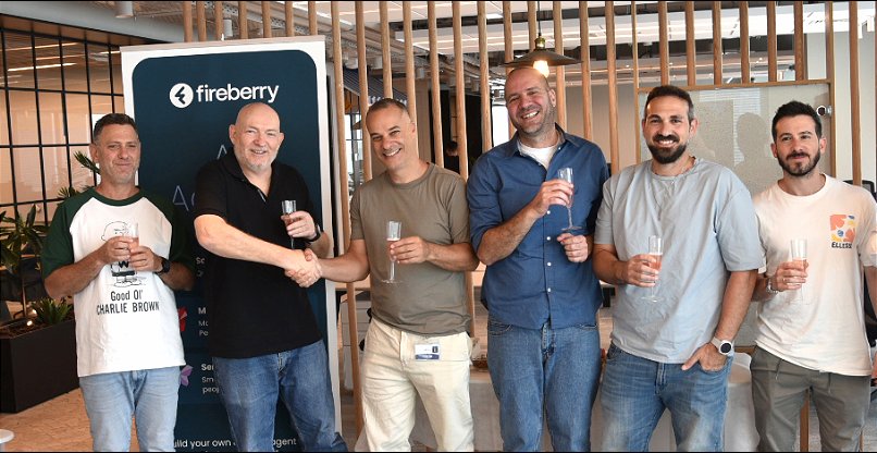 השקת שיתוף הפעולה בין פיירברי וקונסיסט. משמאל לימין: גל כהן - מנהל פיתוח עסקי בקונסיסט; עופר שקד - מנכ"ל קונסיסט מערכות וטכנולוגיות; אמיר שגב - מנכ"ל ומייסד פיירברי; משה אטיה - סמנכ"ל המוצרים בקונסיסט מערכות; אריאל סהר - סמנכ"ל הדיגיטל בקונסיסט מערכות; ויובל פלדברין - סמנכ"ל מוצר ב-פיירברי.