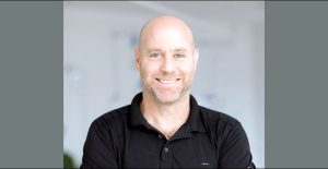 זיו נבו, עמד בראש הצוות שפיתח באופן פנימי באינטל את הפלטפורמה AI Assistant Builder.