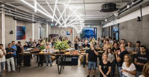 עובדי אקווה סקיוריטי חוגגים את חנוכת המשרדים החדשים.