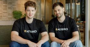 מייסדי אטרו: אלון יריב, המנכ"ל, ועומר לנדאו, סמנכ"ל הטכנולוגיות.