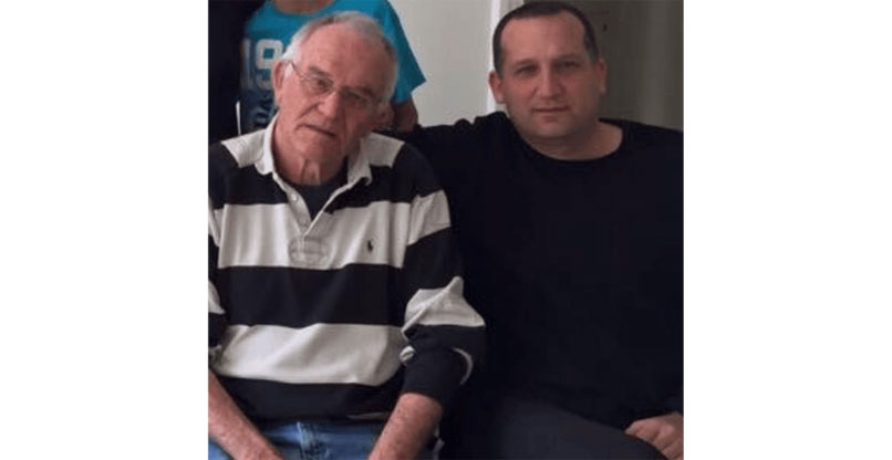 דני קוניק ז"ל (משמאל) עם בנו, ראש עיריית גבעתיים, רן קוניק.