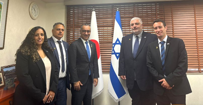 מימין לשמאל: רועי צייכנר קו האופק, ד"ר אלישע סטואין אגף קו האופק, גלעד כהן, שגריר ישראל ביפן, ד"ר ויקטור ישראל - ראש אגף קו האופק, ושני אדרי, ראשת אגף קשרי חוץ, בכנס קו האופק, אקספו 2025 ביפן.