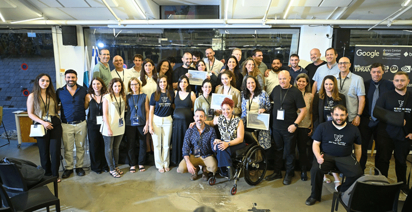 משתתפי ההאקוטיזם, משתתפים באירוע והנהלת המיזם.