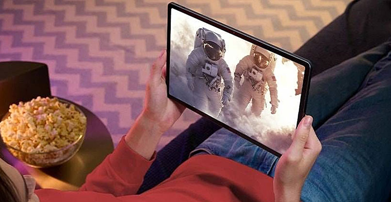 Idea Tab Pro - מחשב עם מסך על חלל.