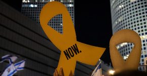 צעדה בתל אביב למען שחרור החטופים.