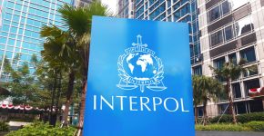 מבצע ענק. האינטרפול.