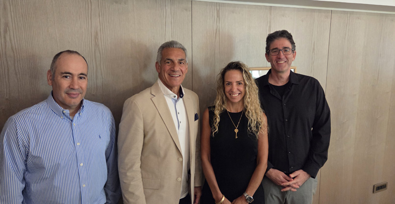 מימין: אלון אהרון – מנכ"ל ארמורי דיפנס, אפרת טרוים - יו"רית ארמורי דיפנס, ג'ק צ'יאטרלי, מועמד המפלגה הרפובליקנית למושל ניו ג'רזי, מיכאל בן שמעון, שותף מייסד ב־M&B IP.