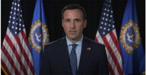 ברט לת'רמן, עוזר לראש הבולשת ומי שעומד בראש חטיבת מבצעי הסייבר של ה-FBI.