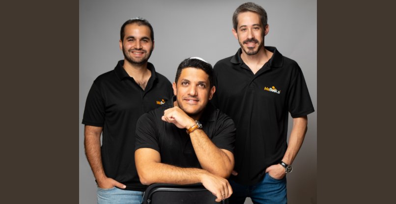 היזמים שייסדו את MeBook. עידן פרוסט, המנכ"ל; עידן בן שמעון, סמנכ"ל הטכנולוגיה וינון דוד, סמנכ"ל השיווק.