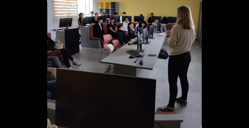 מנטורינג בבתי ספר תיכוניים.