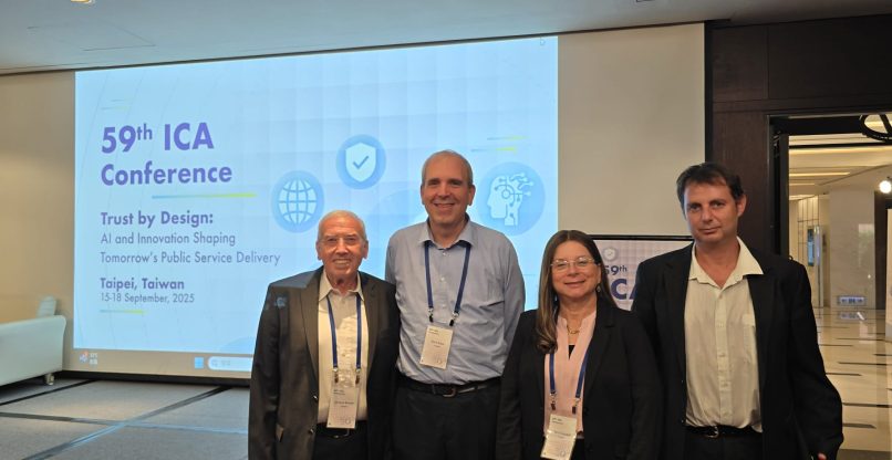 מימין: ניר ינובסקי, מערך הדיגיטל הלאומי; עופרה פרנקל, ה-CIO הממשלתי ויו"רית המשלחת; אורן אריאב, מנמ"ר רשות האוכלוסין והנשיא היוצא של ארגון ICA; ושמעון ברונר, לשעבר מנמ"ר משרד הכלכלה וכיום גזבר הארגון.