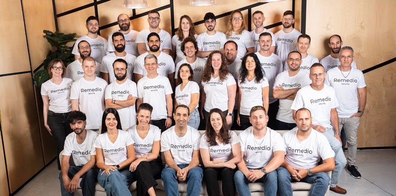 הצוות של רמדיו.