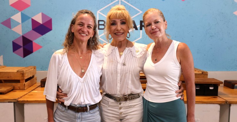 מימין לשמאל: תחיה זילברמן, סמנכ"לית משאבי אנוש ישראל ופיתוח טכנולוגיות גלובלי; ריקי גל; וגילי שילוני, מנהלת משאבי אנוש בסייברארק ישראל.