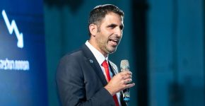 שר התקשורת, ד"ר שלמה קרעי.