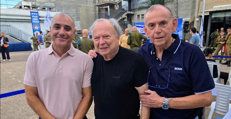 מימין: יענקל'ה קרפ, הרס"ר המיתולוגי של ממר"ם; איציק מלאך, מפקד ממר"ם האגדי; ושי בנאים, מנכ"ל יבמ ישראל וחתנו של מלאך.