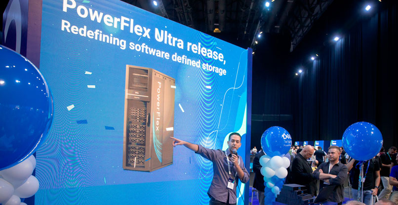 אורי גציס, מנהל מוצר PowerFlex בדל טכנולוגיות, מציג בכנס את גרסת ה-Ultra.