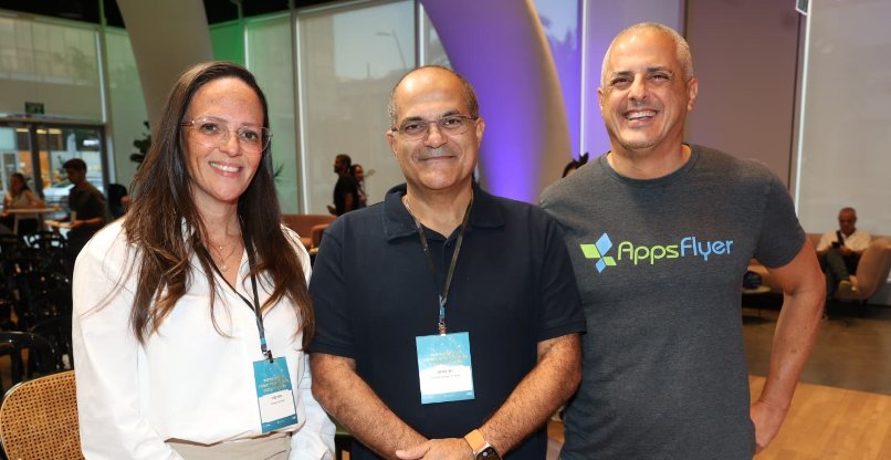 מימין לשמאל: אורן קניאל, מנכ"ל ומייסד שותף של אפספלייר; יו"ר ומייסד יוניסטרים, רוני צארום; ויפעת בכור מנכ"לית יוניסטרים.