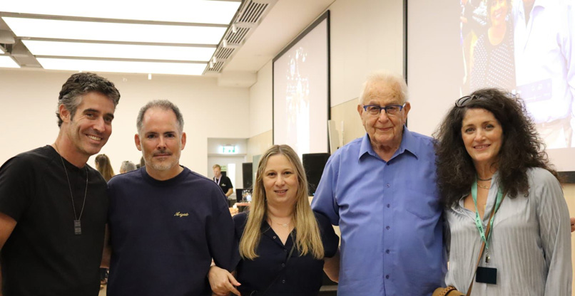 מימין: שרון ברזיק כהן – שותפה ו- CFOבקומרה קפיטל, שורד השואה נפתלי פירסט, רויטל יכין קרקובסקי - מנכ"לית מצעד החיים בישראל, מיכה קאופמן - מנכ"ל פיבר, וניר זהר – נשיא וויקס.