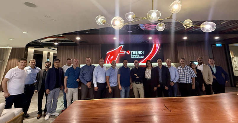 המשלחת הישראלית של טרנד מיקרו לסינגפור. (שמות המצולמים מפורטים בתחתית הידיעה).