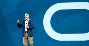 מייק סיציליה, אחד משני המנכ"לים החדשים של אורקל, בכנס בלאס וגאס, השבוע.