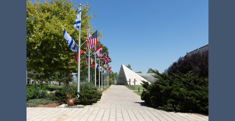 מגייס עובדים. המפעל של UCT בנוף הגליל.