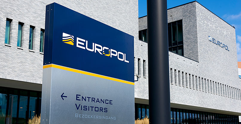 אזהרה מהיורופול. מטה הארגון בהאג.