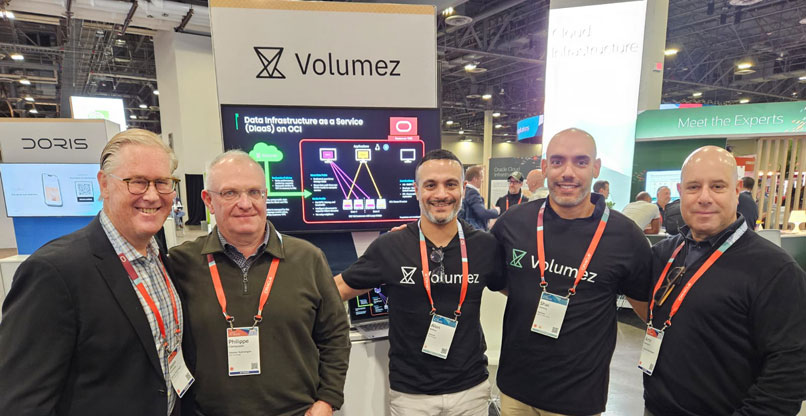 אנשי ווליומז. מימין: אמיר פינטוך, המנכ"ל; שי הרוני, ראש מחלקת המכירות לאזורי EMEA ו-APAC; אלון אשתר, מנהל מכירות לאזור EMEA; פיליפ צ'אמפוסין, סגן נשיא בכיר לטכנולוגיה; וג'ייסון מק'קיני, מנהל ההכנסות הראשי.