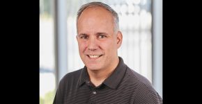 ג'ו פרננדס, סגן נשיא ומנכ"ל היחידה העסקית ל-AI ברד האט.