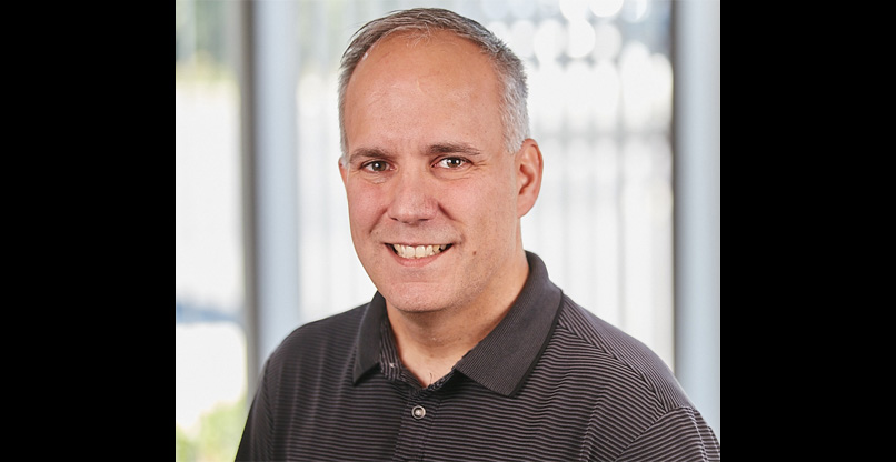 ג'ו פרננדס, סגן נשיא ומנכ"ל היחידה העסקית ל-AI ברד האט.