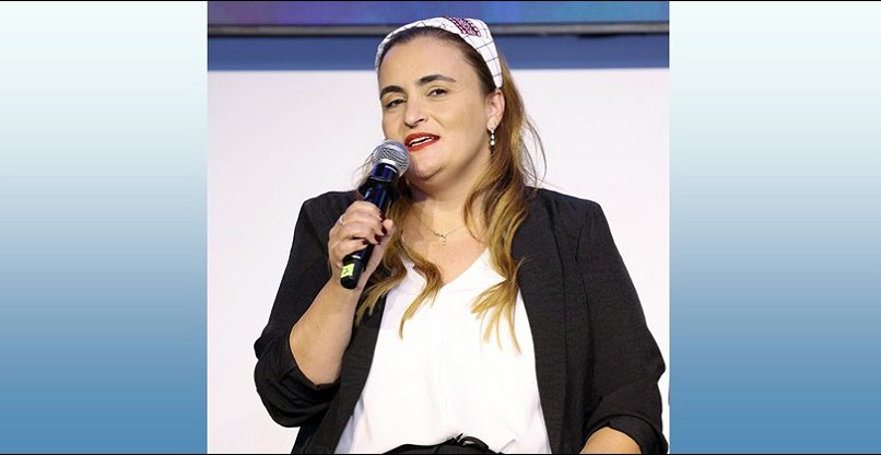 מירב זרביב, סמנכ"לית ומנהלת מינהל חדשנות וטכנולוגיה במשרד החינוך, בפאנל מנמ"רים במשרדי הממשלה שהתקיים בכנס GenAI for All.