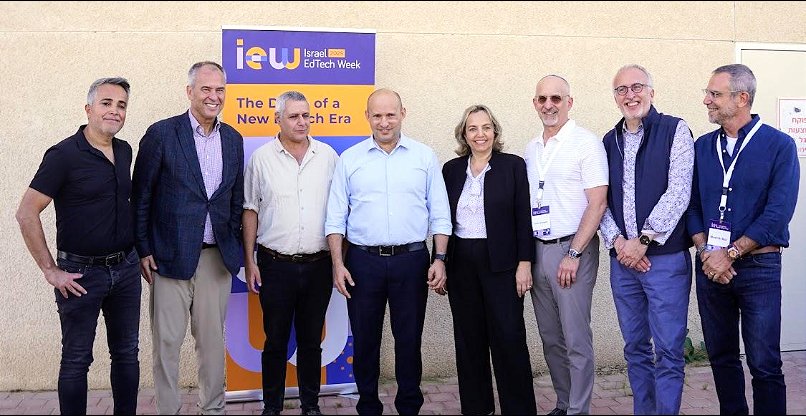 נפתלי בנט ומשתתפי האירוע לפתיחת שבוע האד-טק הישראלי.