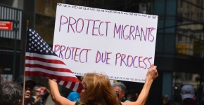 הפגנה נגד ICE ומדיניות ההגירה של הממשל האמריקני.