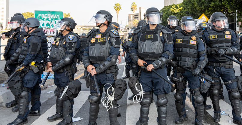 אנשי ICE בפעולה.