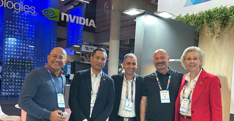 מימין לשמאל: ג'יין קסטור, ראשת עיריית טאמפה, פלורידה; גלעד בבצ'וק, נשיא טונדו; גיא סעדי, מנכ"ל טונדו; מיגל סנגלנג, מנהל הלשכה לתאורה ותשתיות חכמות של לוס אנג'לס; ואליאב גנסין ה-CTO של טונדו.