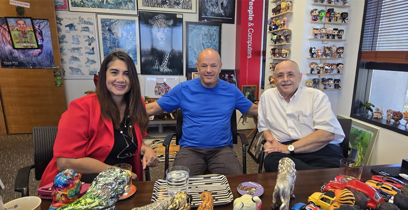 מימין: אפרים אקרלינג, רימון ומיכל טובין.