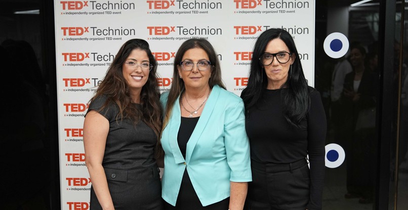 כבשו את TEDxTechnion של הטכניון. מימין לשמאל: יסמין לוקץ' והילה חדד-חמלניק עם פרופ' מרסל מחלוף (באמצע).