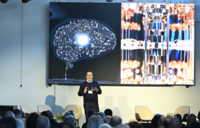 אלסנדרו קוריוני, סגן נשיא ביבמ לאירופה ואפריקה, ומנהל מעבדות המחקר של החברה בציריך.