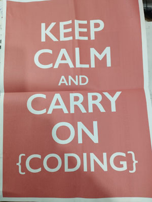 "הישארו רגועים והמשיכו (לקודד)" - מודעה ב-The Kernel, העיתון של ד"ר וורנר ווגלס.