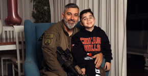 סא"ל (מיל') גדי רוז ובנו, מיתר.