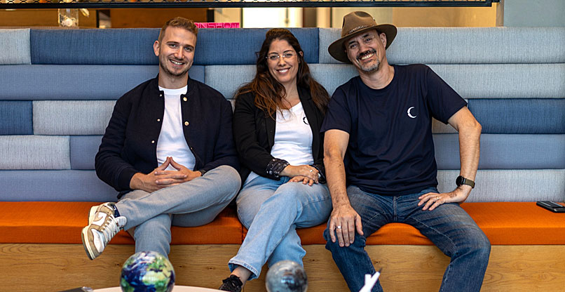 מייסדי מונשוט ספייס: מימין - פרד סימון, הילה חדד חמלניק ושחר בהירי.